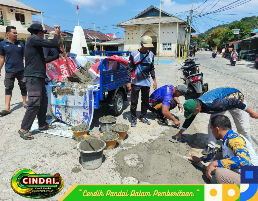 Camat Jemaja Semenisasi Jalan Rusak, Ruas Jalan Protokol Letung Mulai Diperbaiki
